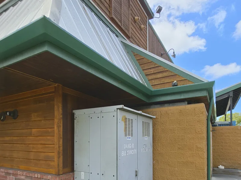 straight-face-gutters-leaf-green1 Straight Face Gutters with Downspouts - Leaf Green
